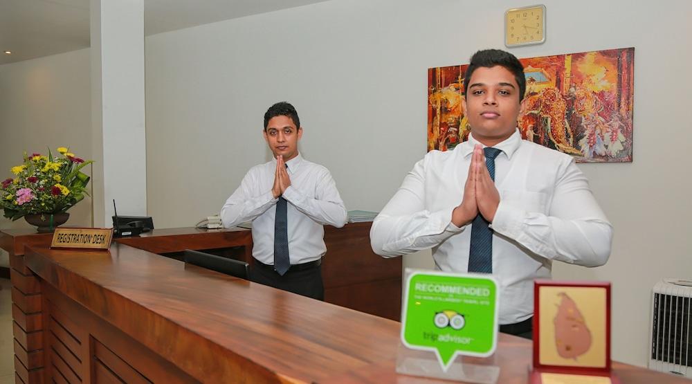 Senani Hotel Kandy Zewnętrze zdjęcie