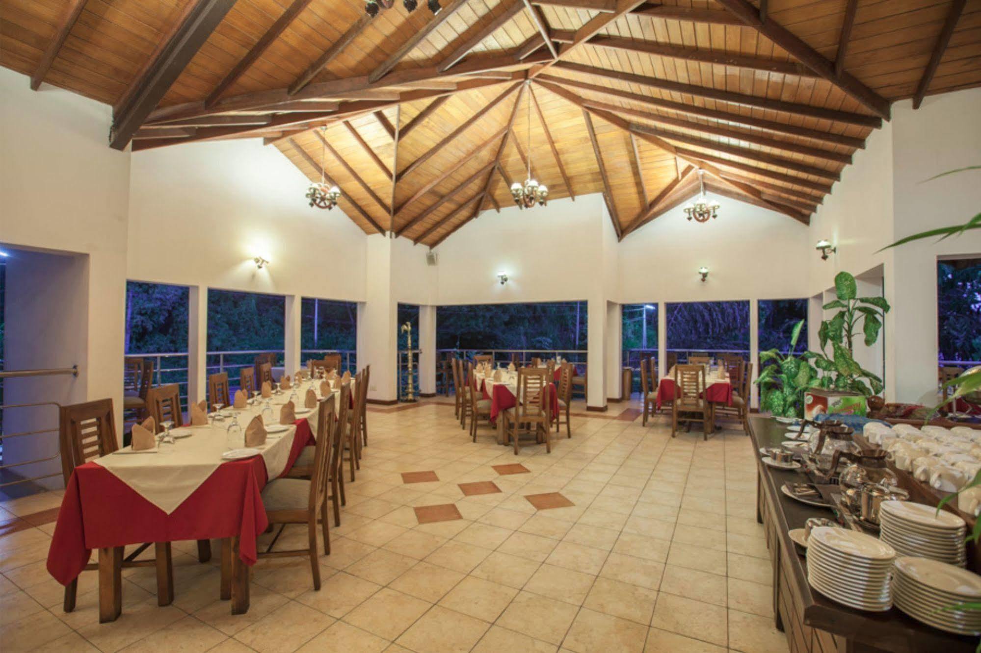 Senani Hotel Kandy Zewnętrze zdjęcie