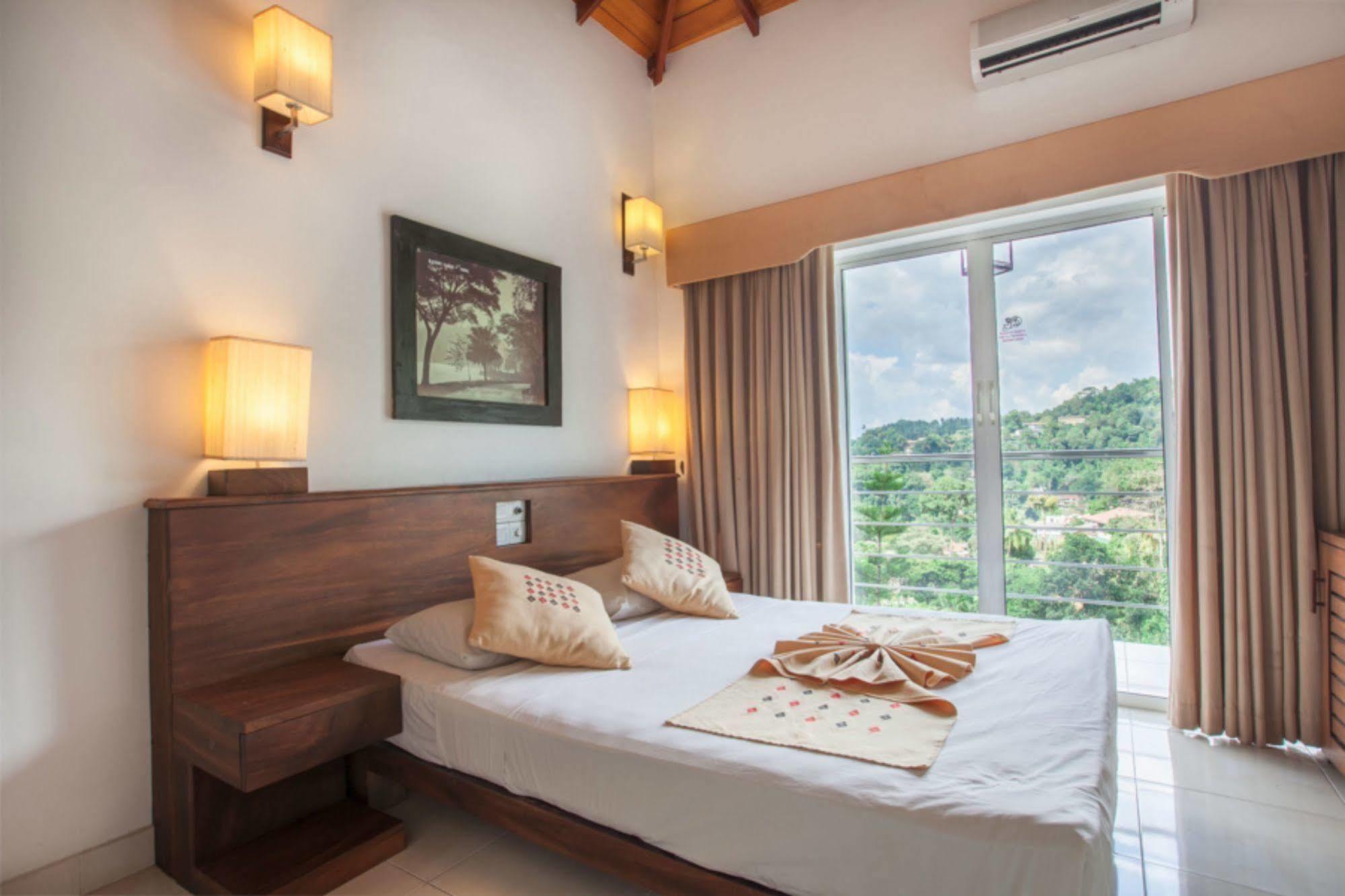 Senani Hotel Kandy Zewnętrze zdjęcie