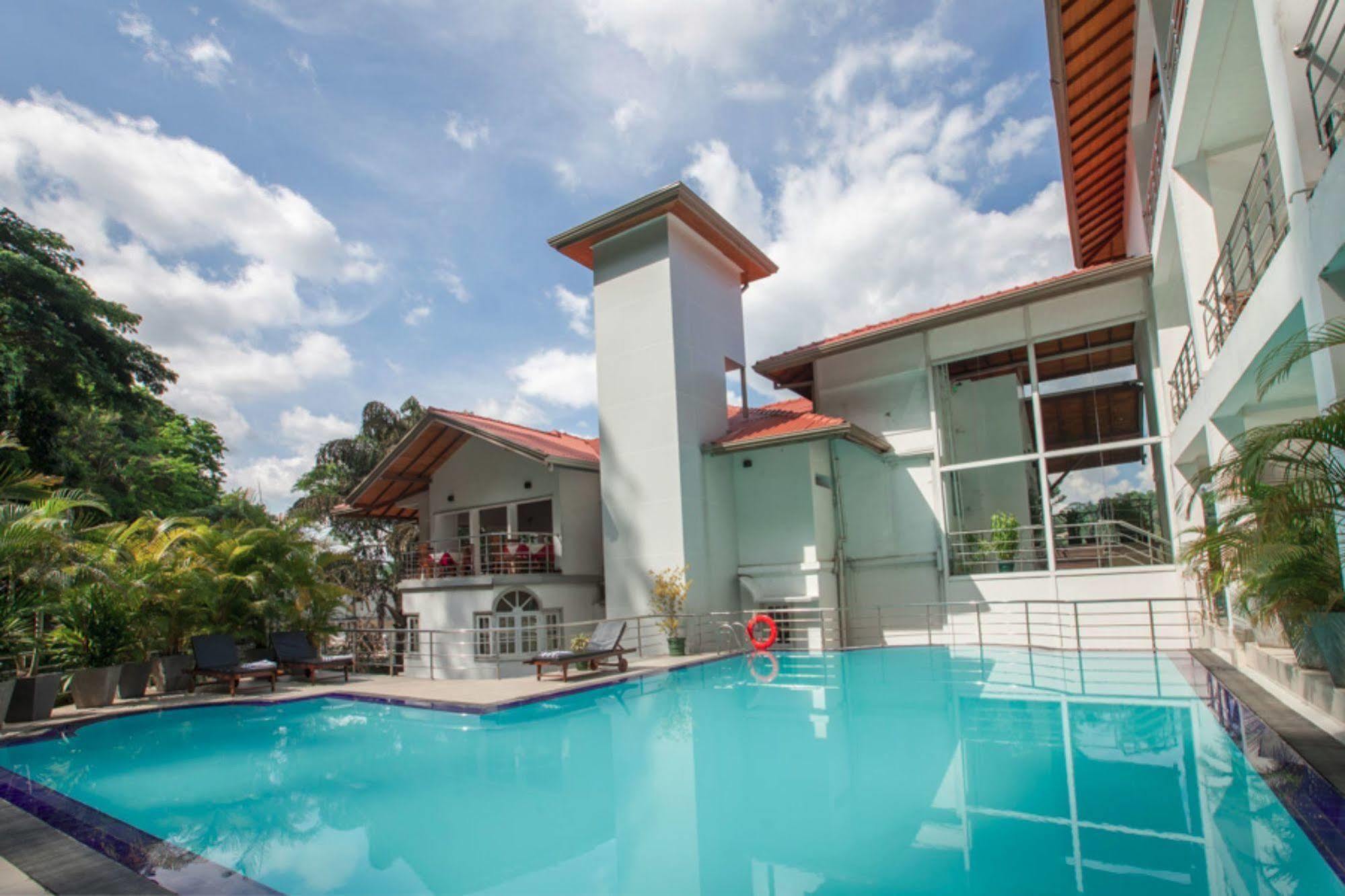 Senani Hotel Kandy Zewnętrze zdjęcie