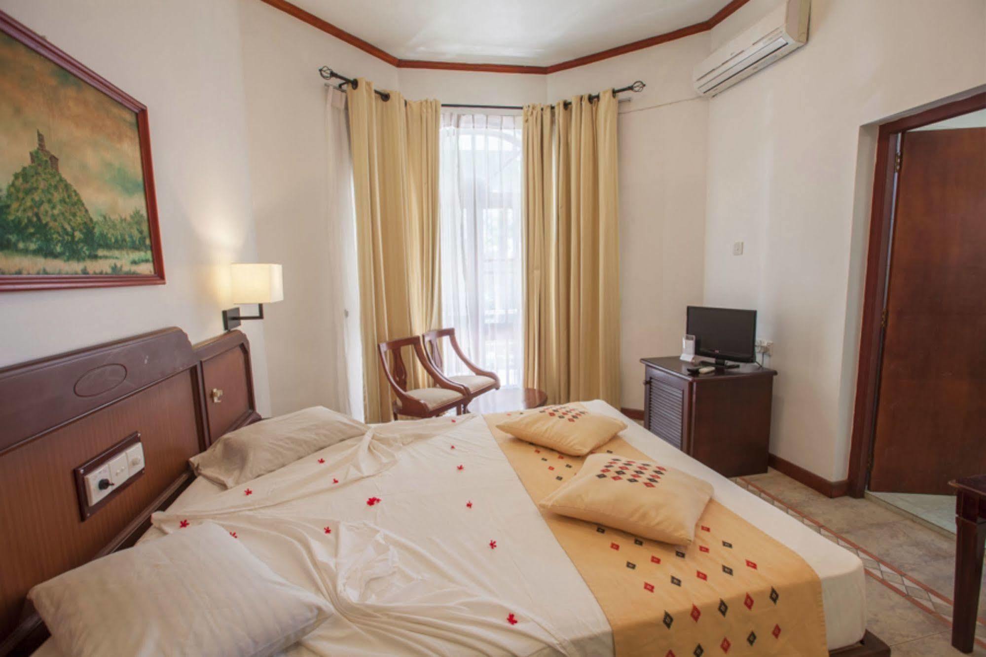 Senani Hotel Kandy Zewnętrze zdjęcie