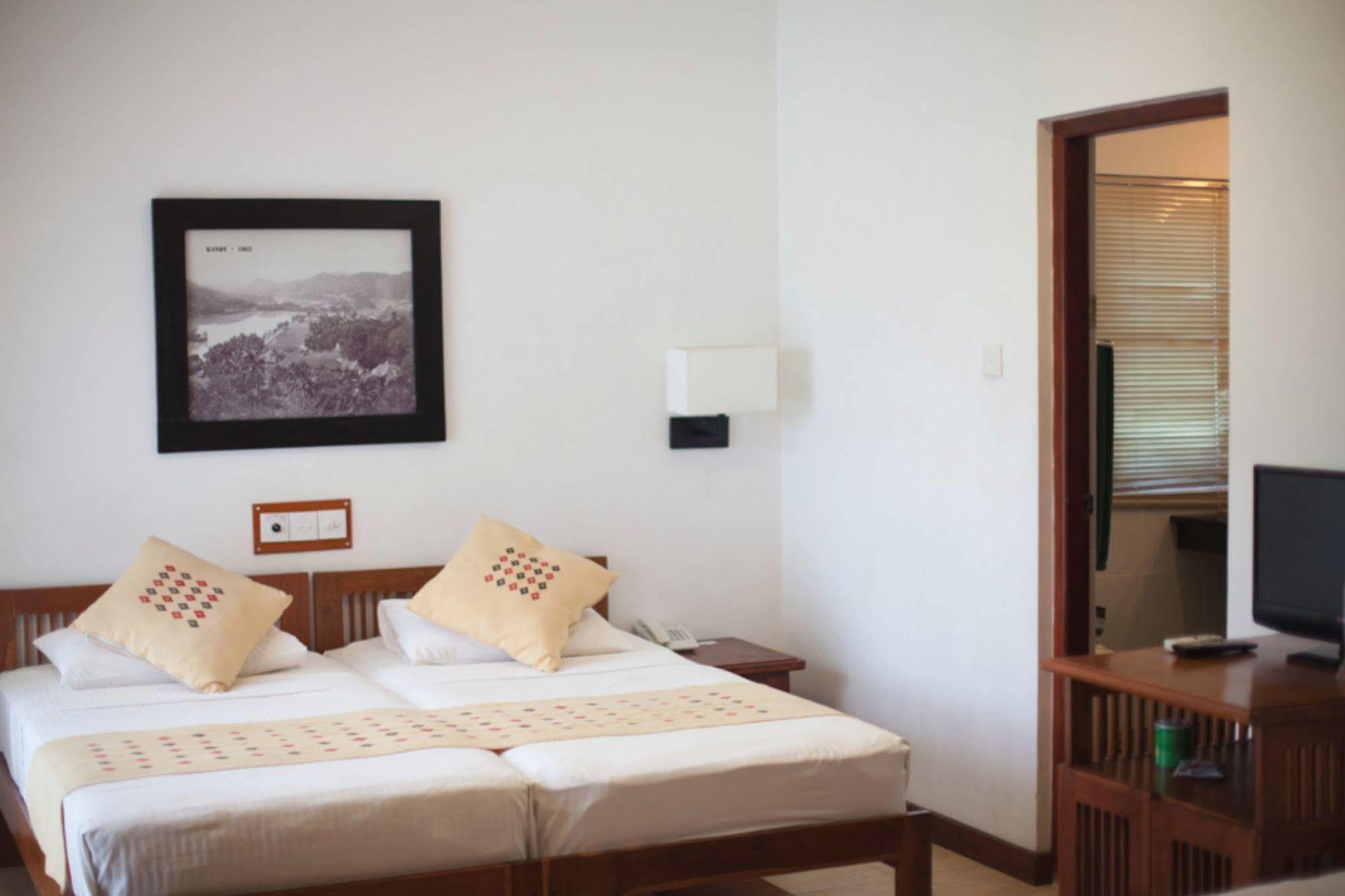 Senani Hotel Kandy Zewnętrze zdjęcie