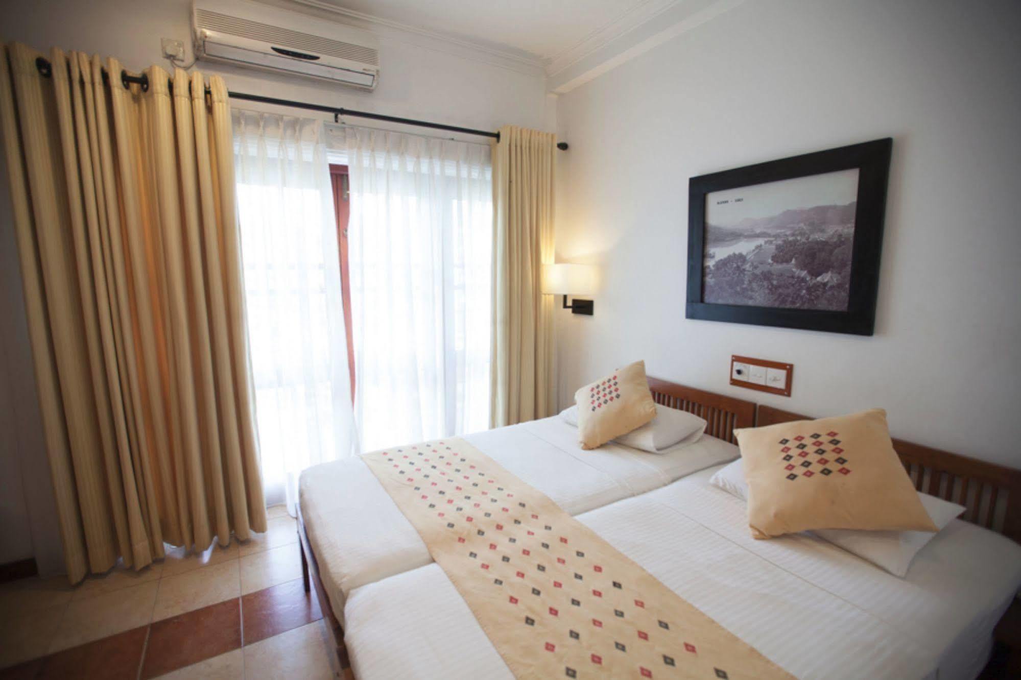 Senani Hotel Kandy Zewnętrze zdjęcie
