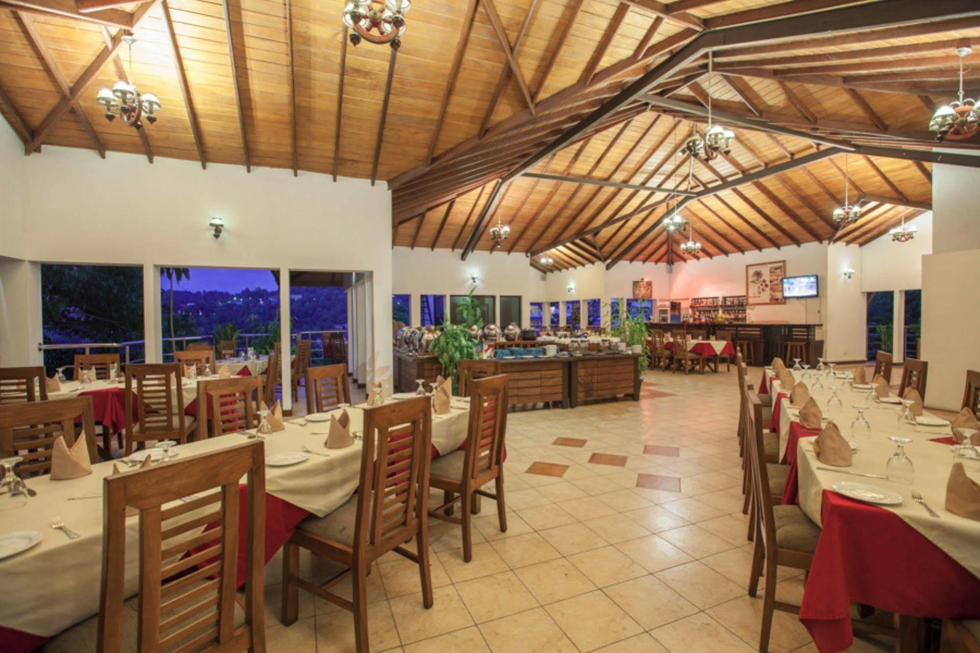 Senani Hotel Kandy Zewnętrze zdjęcie